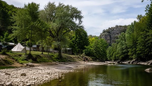 Séjour inoubliable en Ardèche : camping à bord de rivière